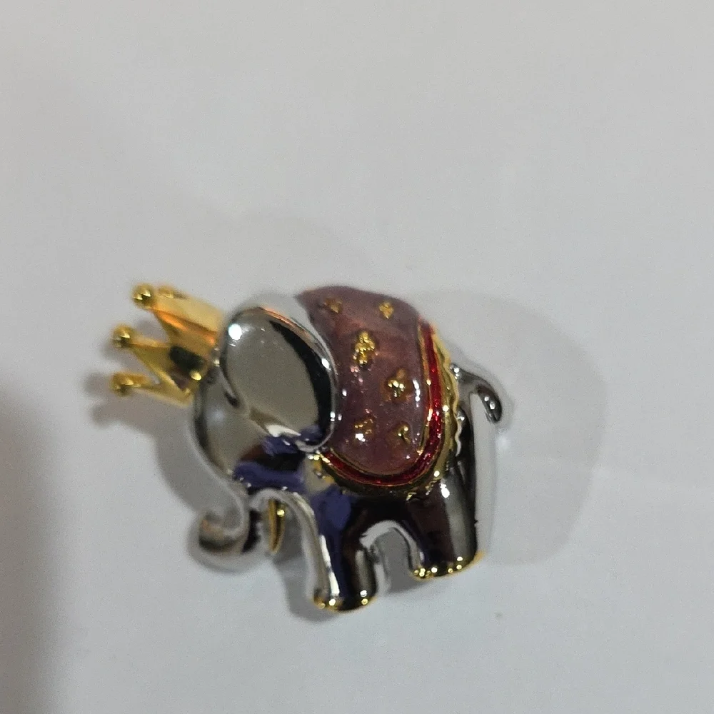 Gold Elephant Brooch with Crown – Regal Animal Pin Jewelry, Gift for Collectors
